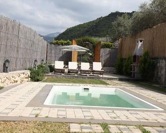 Swizore - Amioun - Pool