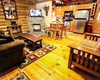 Creekside Serenade - Todd - Sala de estar