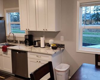 Adorable Cozy Remodeled Home - Longview - Kitchen