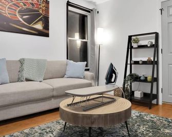 Be Comfy 2br|4min To Mohegan Sun|plush Beds - Norwich - Sala de estar