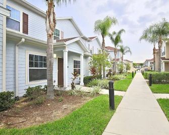 Great townhouse in great luxurious community, poolgym Close to Disney! - Four Corners - Outdoor view