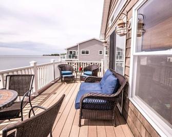 The Perfect Family Beachfront Cottage The Viola Cottage - Clinton - Balcony