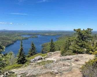 7 Acadia Cottage. Double Beds Open Hearth Inn - Trenton - Buiten zicht