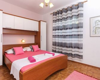 Apartments Lina - Two Bedroom Apartment With Terrace - Brsečine - Habitación