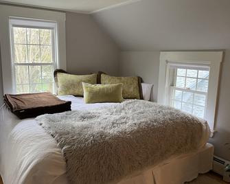 Quiet Oasis - York - Bedroom