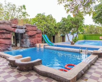 Daksh Resort And Amusement Park - Sasan Gir - Pool