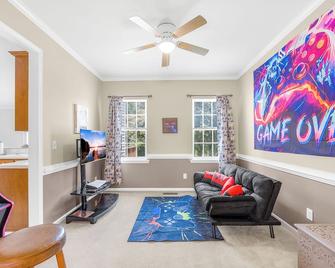 Chelsea's Fun House-University Area! - Σάρλοτ - Σαλόνι