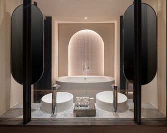 Cross Pattaya Pratamnak - Pattaya - Pool