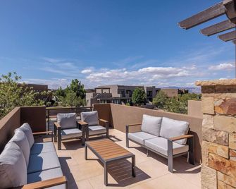 Luxe 3BR Sleeps 12 - Overlooks Pool, On 18th Hole - Saint George - Balcony