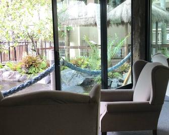 Ramada Resort & Spa - Deluxe Room In Tropical Resort - Port Douglas - Living room