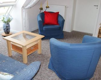 Apartment/apartment 2, shower, WC - Ferienhof Lembke - Mönkeberg - Wohnzimmer