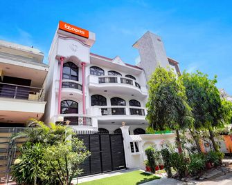 Fabhotel Ivy Inn Sector 35 - Нойда - Будівля