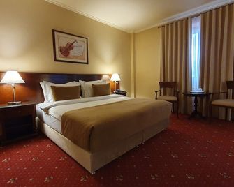 Hotel Garden Club - Braşov - Schlafzimmer