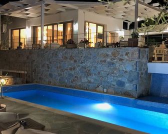 Achlada - Mourtzanakis Residence - Agia Pelagia - Piscina