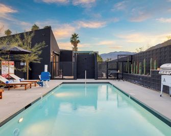 Blackhaus B : 4 Bedroom Suite by Avantstay 4-rooms - Palm Springs - Piscina