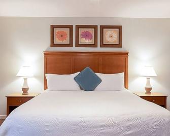 Best Place to Unwind! Free Parking, Full Kitchen! - Ramona - Schlafzimmer