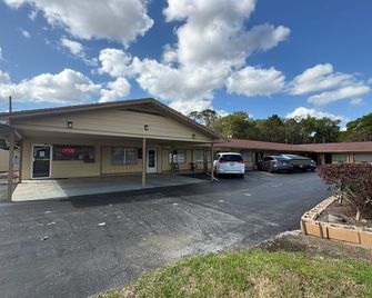 Budget Host Inn Ocala I-75 - Ocala - Building