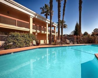 La Casa Modesto, Ascend Hotel Collection - Modesto - Zwembad