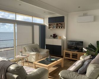 crystal blue apartment - 스탠스베리 - 거실