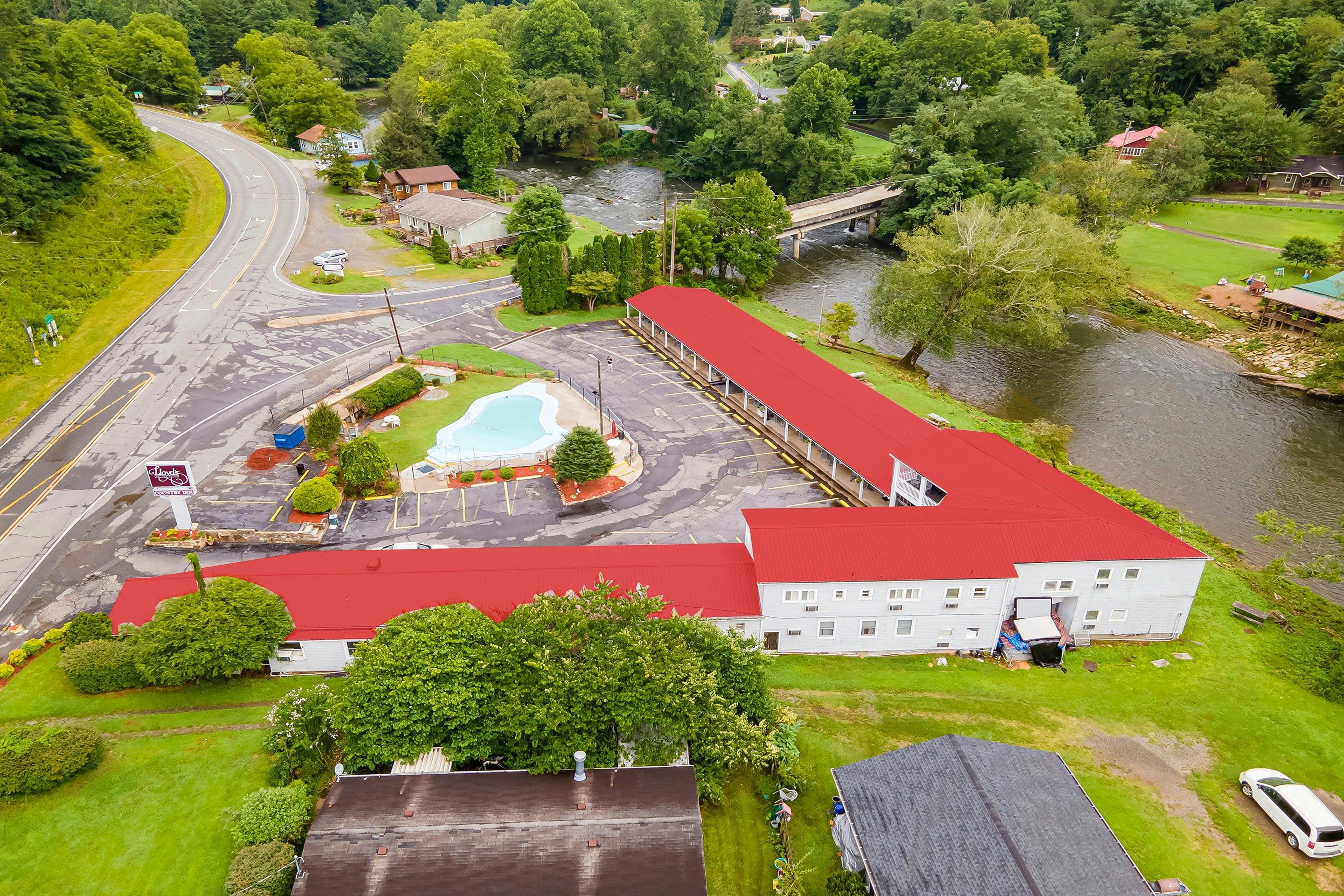 Lloyd's On The River Country Inn by OYO - Bryson City - Gebouw