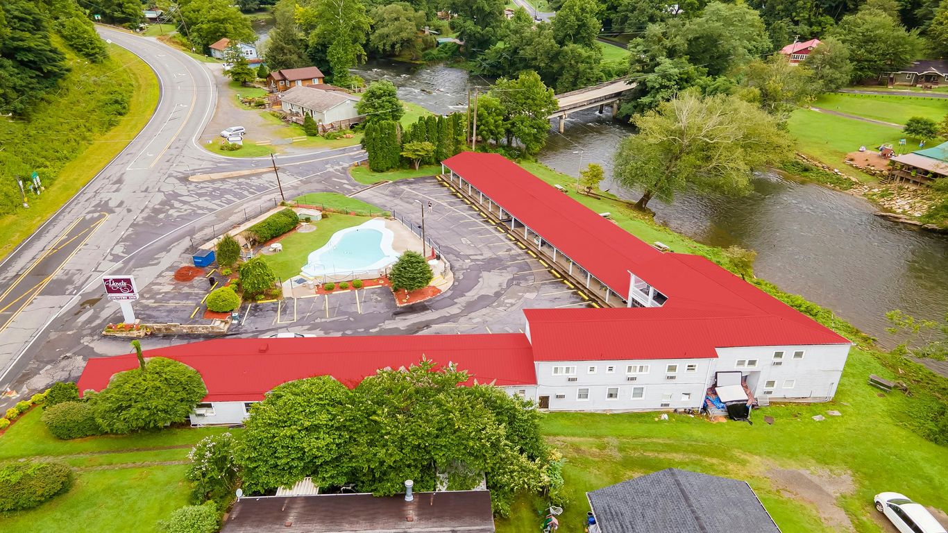 Lloyd's On The River Country Inn by OYO