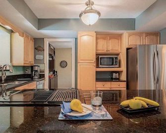 The Edison - Walking Distance to Gulf Course and Edison-Ford Winter Home - Fort Myers - Kitchen