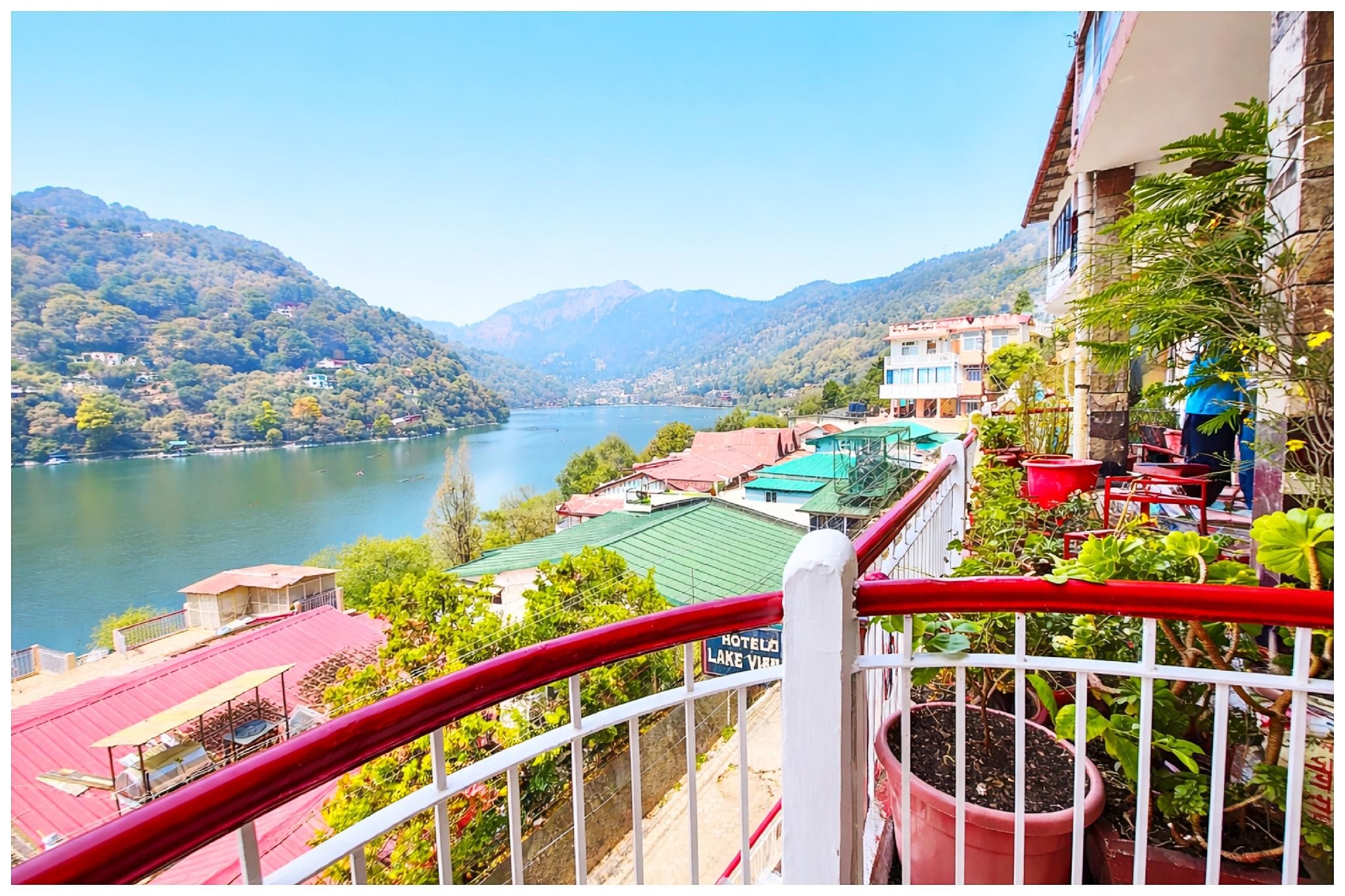 Goroomgo Naini Lake View Mall Road Nainital - Nature View From Balcony - Nainital - Balcony