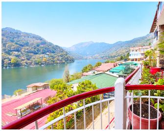 Goroomgo Naini Lake View Mall Road Nainital - Nature View From Balcony - Nainital - Balcony