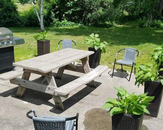 1 Mile to Dreams Park 4792 Willsey House - Cooperstown - Patio