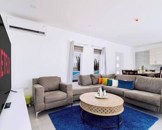 Boggey's Villas - Xander Bogaerts 6BR 7BA w/ Pool - Sint Nicolaas
