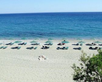 Oasis Studios - Kato Rodakino - Beach