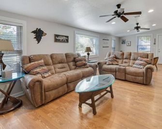 The Perfect Porch Retreat - Eufaula - Living room