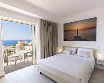 Est Hotel - Santa Cesarea Terme - Schlafzimmer