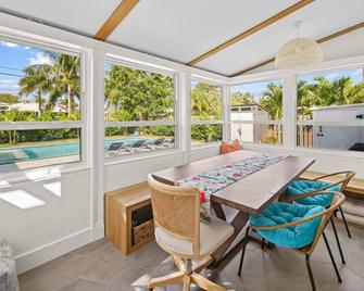 Sunny Vista by Rove Travel - Family Home with Heated Pool and Firepit - West Palm Beach - Essbereich