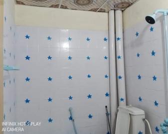 Hotel De Grand - Rawalpindi - Bathroom