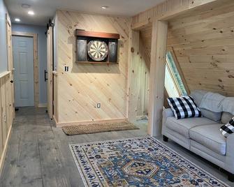 Rustic Converted Barn Loft in the Lakes Region - Fairlee - Sala de estar