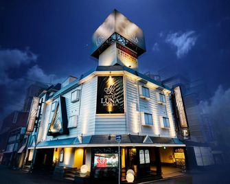 Hotel Luna Modern Sakuranomiya (Adult Only) - Osaka - Gebouw