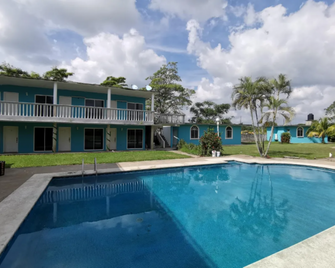 OYO Hotel Cedros & Spa - Villahermosa - Alberca