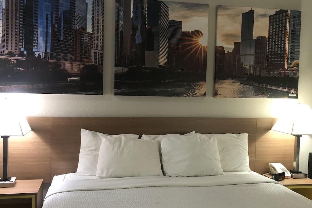 Days Inn & Suites by Wyndham Romeoville - Romeoville - Slaapkamer