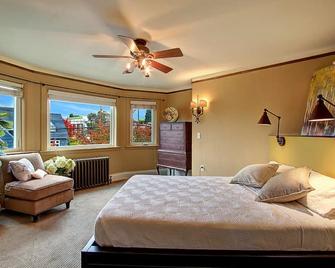 Upper suite in a classic Fremont home (Read Description before proceeding.) - سياتل - غرفة نوم