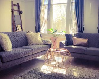Charles 164a Central City - Launceston - Sala de estar