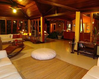 Hotel Pousada Coqueiros - Arraial d'Ajuda - Sala de estar