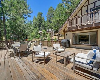 Family Chalet w/Hot Tub nestled in Blue Lake Springs - Arnold - Balcon