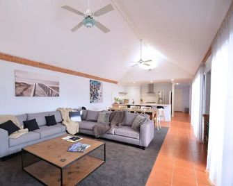 Halcyon Daze - 3Brm Townhouse walk to the beach - Dunsborough
