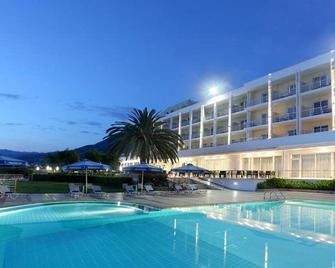 Messinian Bay - Kalamata - Havuz