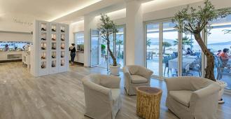The Beachfront Hotel Adult Only 16 Plus - Μαρμαρίδα - Σαλόνι