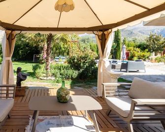 Andalusian rustic farmhouse with private pool - Nigüelas - Patio
