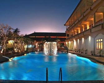Febri's Hotel & Spa - Kuta - Pool