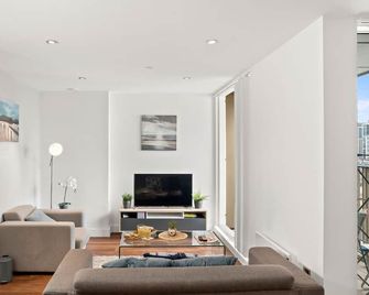 Modern 2-Bed Apartment with Large Balcony - Manchester - Ruang tamu