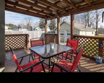 House with fenced yard and easy access to I-70 - Heath - Балкон